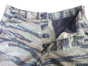 美品 グリーンリーフ迷彩柄パンツ ポケットはNATOタイプのフロント、バック、サイドに各２個付き 裾幅は紐で調整可能