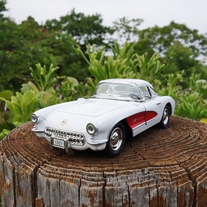 【送料350円】シボレーコルベット １９５７年式 1/34 ホワイト ＣＨＥＶＲＯＬＥＴ ＣＯＲＶＥＴＴＥ アメ車