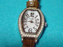 珍品　デザイン　VALENTINO　RUDY　女性用腕時計　角型_画像1