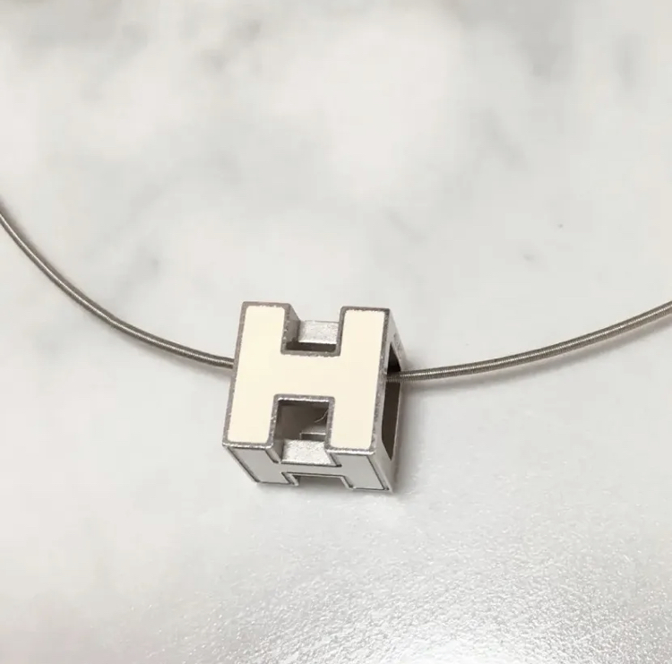 【新発売】アクセサリー高額売筋】 正規品 HERMES Hキューブネックレス シルバー×シルバー