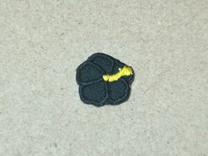 マスクデコ用飾り/縁取り刺繍ハイビスカスの花ワッペン1.8cm×2cm/ブラック・黒