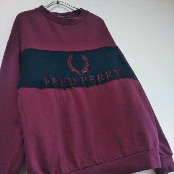 フレッドペリー FRED PERRY メンズM 紫 パープル 刺繍ロゴ センターロゴ デカロゴ スウェット トレーナー 月桂樹ロゴ 古着女子にも/F11