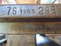 【古い木製学習机】1966年デスク椅子一体型チェア古道具アンティーク学校インテリア箪笥フック収納スペース家具ベンチガーデニング_画像8