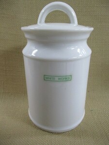 ★WHITE WORKS 陶器 容器 保存容器 高さ14㎝ 外径7.5㎝ 内径5㎝ 底に少々汚れありますが状態よい tm2212-29-1★