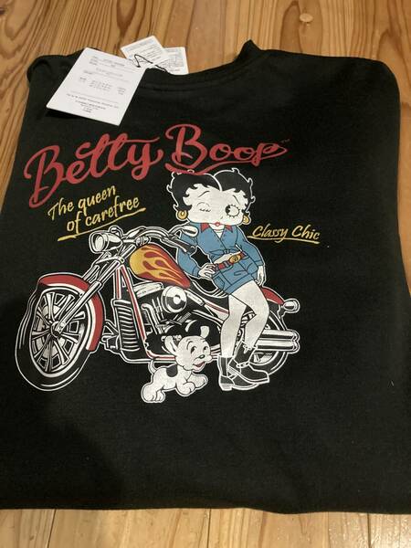 新品　即決　送料無料♪Betty Boopベティちゃん　バックプリント　バイク　イヌ　裏起毛　トレーナー4Lサイズ中黒ポリエステル100％完売品