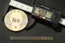 YES or NO コイン ゴールドメッキ イエスノー硬貨 裏表 小道具 ギフト 白黒 手品 レプリカシリーズ 金 40㎜×3.2㎜ A086_画像3