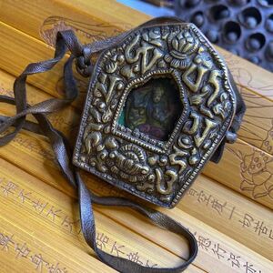 藏品 チベット密教法具 Ghau prayer box 梵字真言 擦擦金剛手 仏像ペンダント 骨董品 お守り魔除け