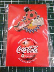 ☆FIFA 2002 日韓ワールドカップ　正規　ピンバッジ　コカ・コーラ　 FIFA World Cup スパイク＆ボール　新品未開封