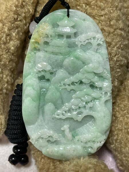 天然本翡翠　無処理　糯種　三彩　彫刻ジェイダイト (Jadeite) 山水牌子 ペンダント　重さ 69.9g 縁起物 コレクション