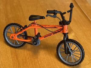 BMX (マウンテンバイク)？のミニチュア　オレンジ、ミニカー、ドールハウス、フィギュアジオラマ、スケボー、エクストリーム、XGAME自転車