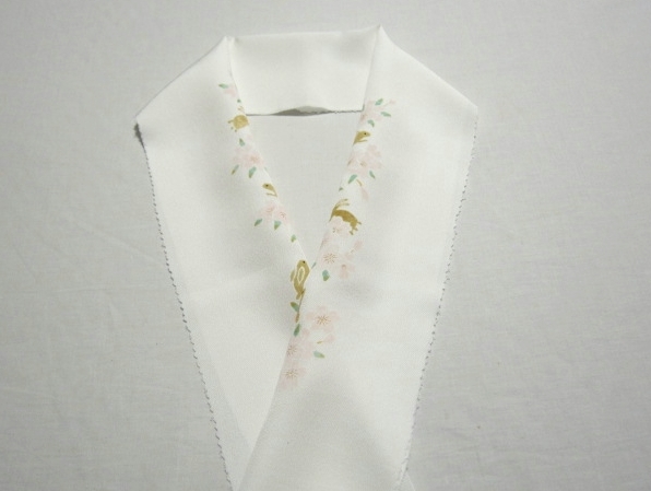 ▼Pure silk Tango crepe half collar [cherry blossoms and rabbit] Hand-painted Yuzen dyeing ▼New, women's kimono, kimono, Japanese accessories, Half collar