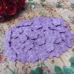 （No.7）☆ハンドメイド☆可愛いお花(^^)100枚【ウィステリアパープル】パールビーズ付き　モチーフ　パーツ等に