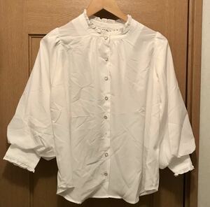  tag equipped axes femme volume sleeve blouse white color free size blouse shirt button . dressing up 