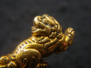 古い金具　彫金　合わせフック式　唐獅子　和装小物　アクセサリー　日本製　着物　着付け　帯留　帯締　