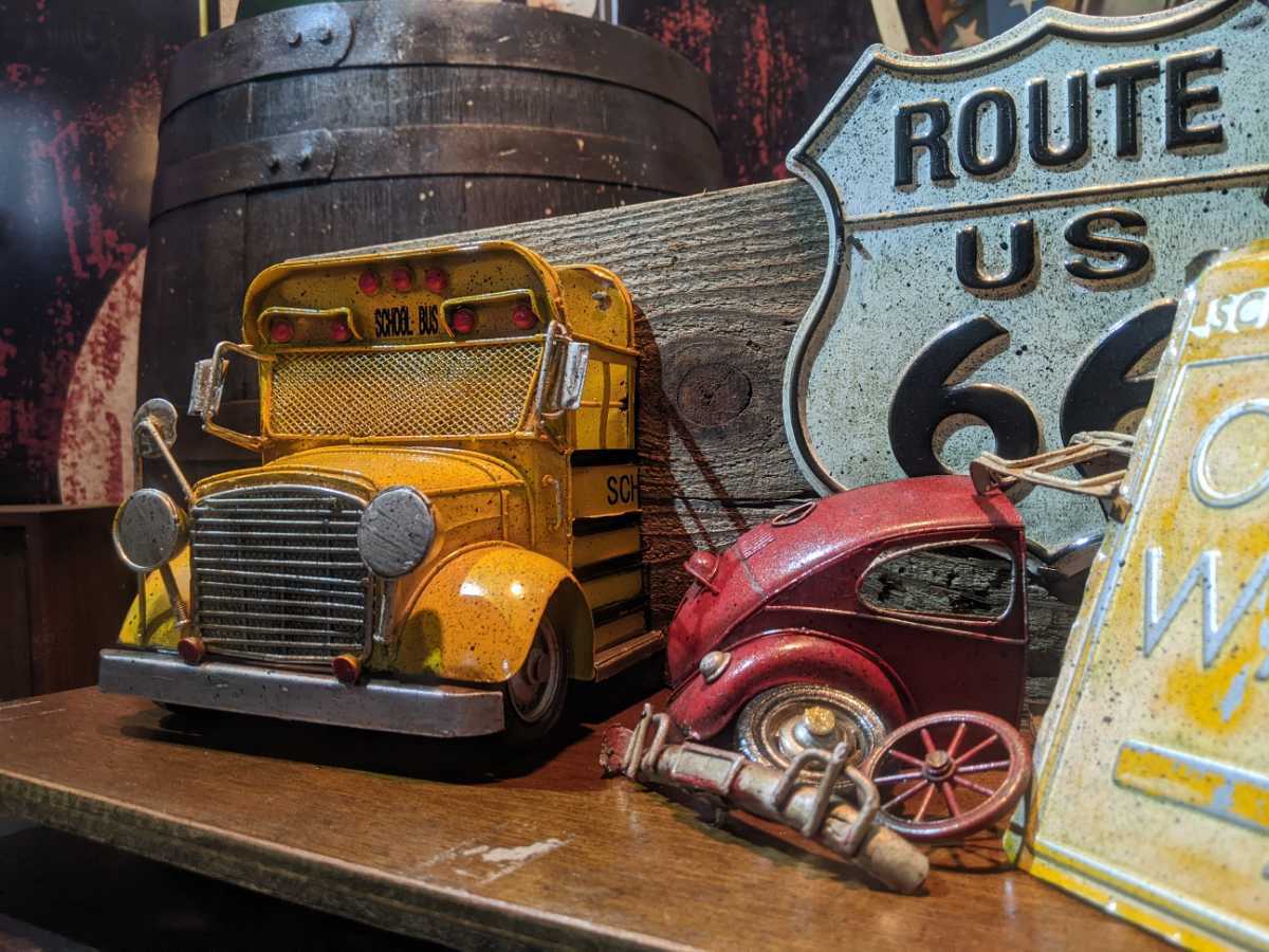 Altes amerikanisches Schulbus-Wandregal, Multi-Rack 2. Rotator-Rack, dekoratives Regal #CD&DVD-Halter #Route 66 #Texas, Handgefertigte Artikel, Innere, Verschiedene Waren, Andere