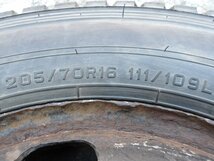 J196 205/70R16 冬2本セット スタッドレス LT 111/109L 205/70-16 DUNLOP WINTER MAXX LT03 チューブレス 16インチ鉄ホイール TOPY_画像4