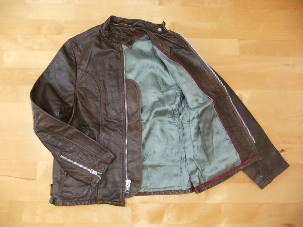 ビタミンカラーのハーモニー Schott 643? シングルライダース 黒