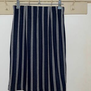 紺に白のストライプタイトスカート