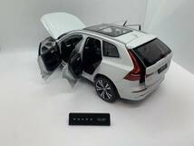 ボルボ特注 1/18 ボルボ VOLVO XC60 2022 ホワイト J01-5-008_画像8