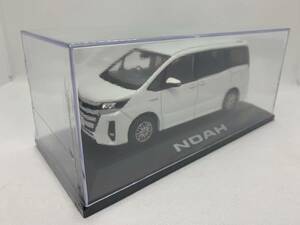 1/30 トヨタ ノア TOYOTA NOAH 070 ホワイトパールクリスタル J04-01-106