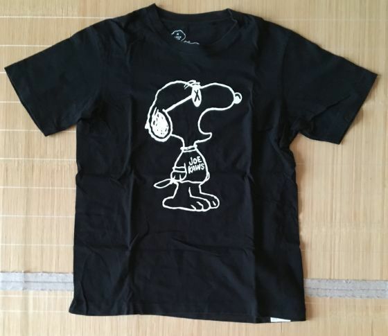 Ｔシャツ ユニクロ x KAWS x Peanuts Joe Kaws Yawn カウズ x ピーナッツ　ブラック Mサイズ 限定品 入手困難 USED