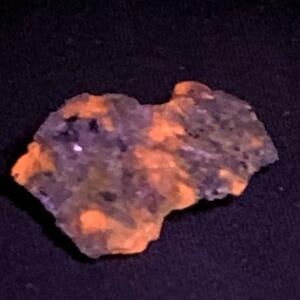 【正体不明】火焔石・４・約２g（中国産鉱物標本）