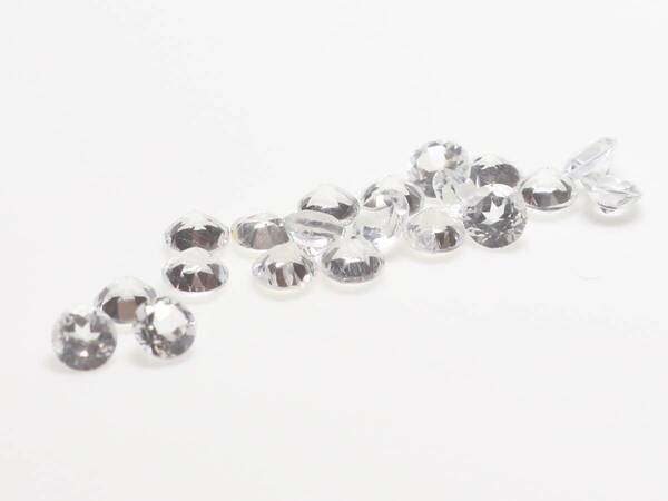 キレイなホワイトトパーズ 3mmラウンド 20個 2.52ct