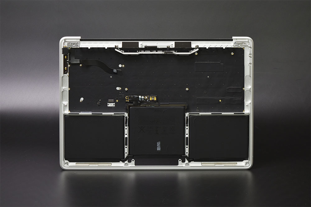 美品【バッテリーのみ交換済み新品】MACBOOK PRO 13 MLH12J/A-