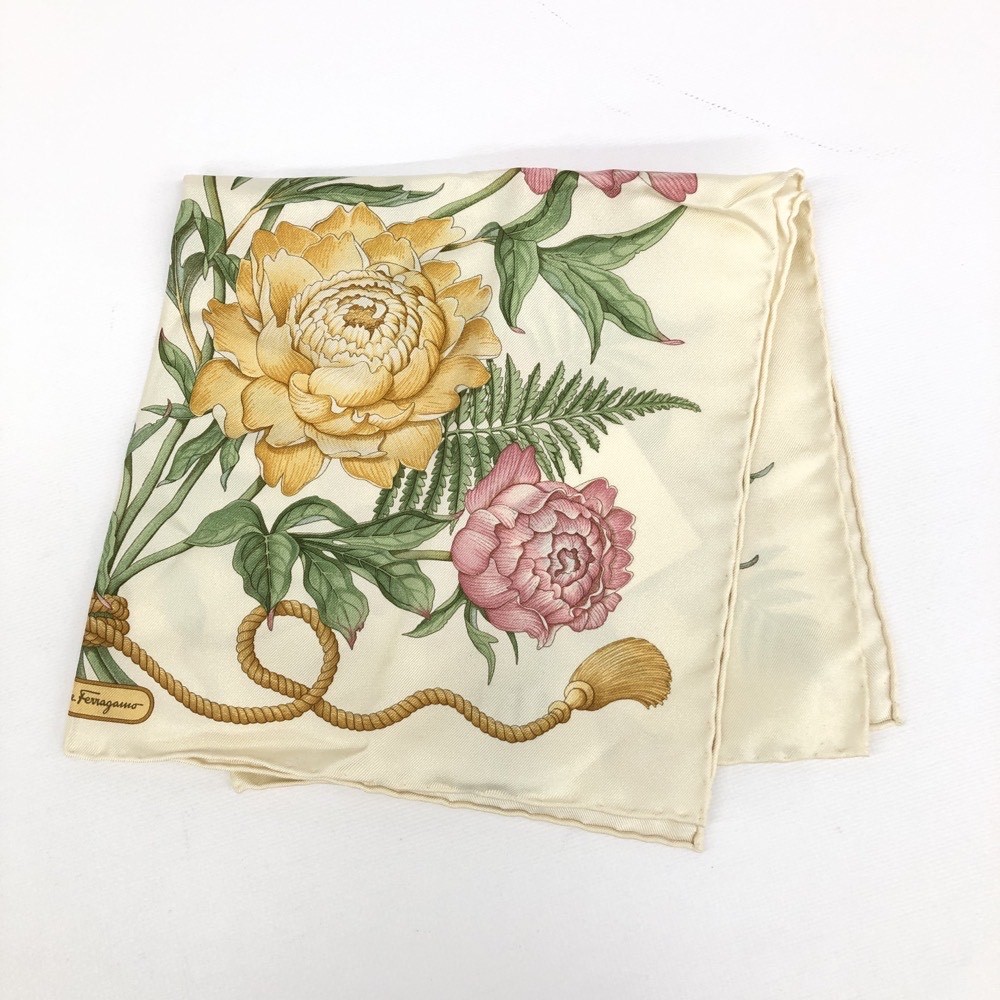 ヤフオク! -フェラガモ スカーフの中古品・新品・未使用品一覧