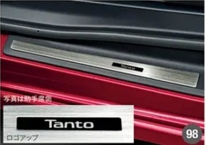 タント/タントカスタム/LA650S/LA660S 後期：純正 スカッフプレートカバー(フロント/2枚セット)