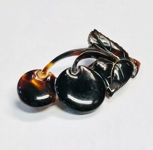 qoj.YNR31 tortoise shell tortoise shell cherry Cherry type brooch 