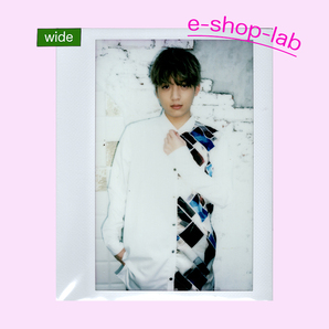 廣野凌大 オフショットワイドチェキ 現場撮影 (白柄シャツ・髪メッシュ)/HIT'S