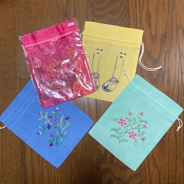 ベトナム雑貨 刺繍巾着 4枚組 小物入れ 新品 未使用