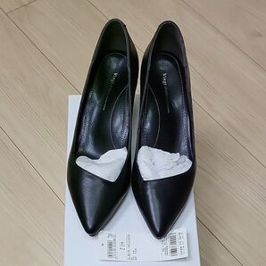新品未使用 箱付き 完売 23区 MULTI FUNCTIONAL パンプス サイズ 23H (23.5) フォーマル リクルート