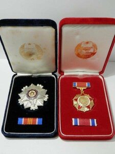 北朝鮮 3級国旗勲章とメダル バッチ 共箱 レターパックプラス可 1205U5G