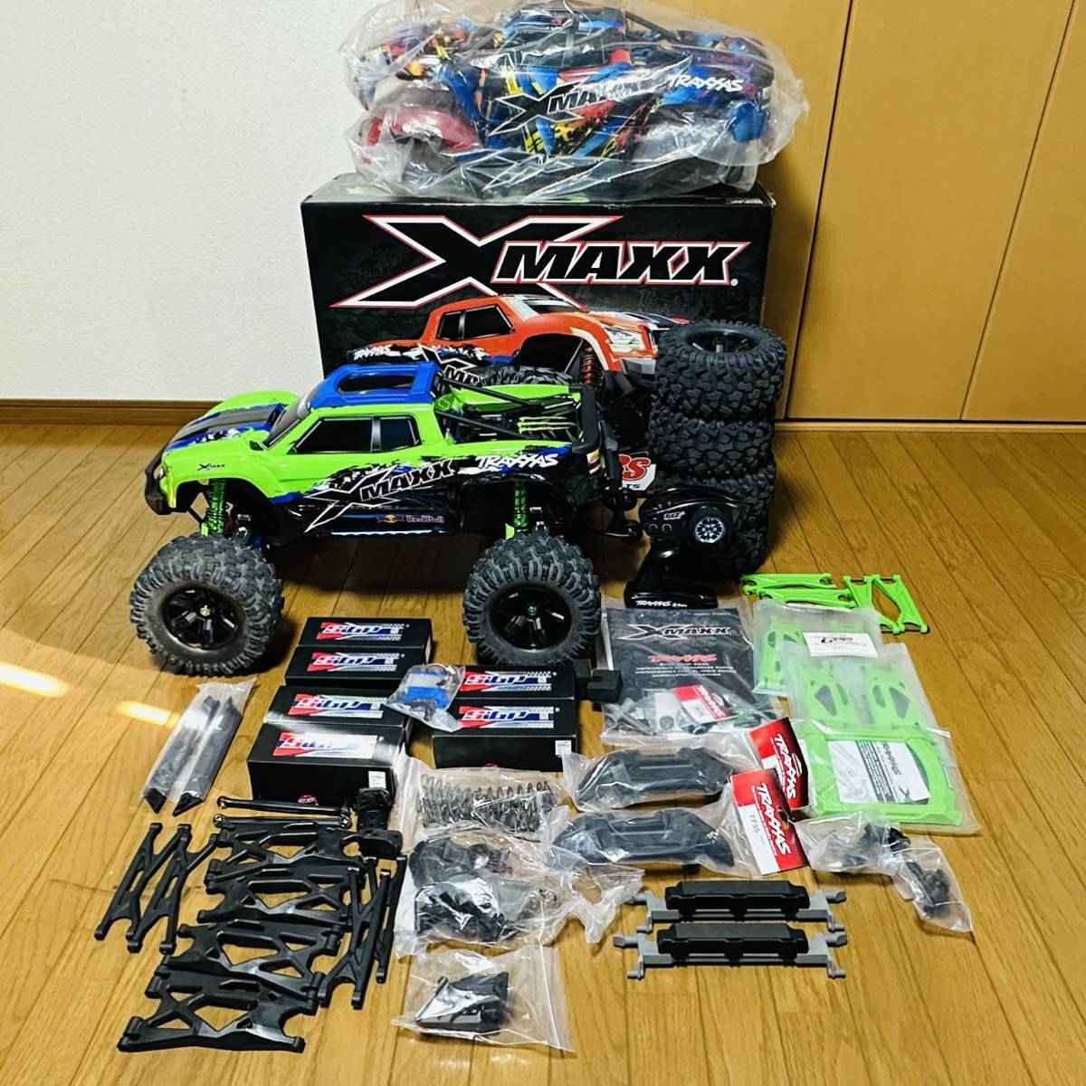 ラジコン 超美品❗️トラクサス カスタムX-MAXX❗️前後ライト付き ...