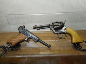 拳銃　ピストル　キーホルダー　２個　駄玩具　昭和レトロ　ビンテージ　レトロ玩具