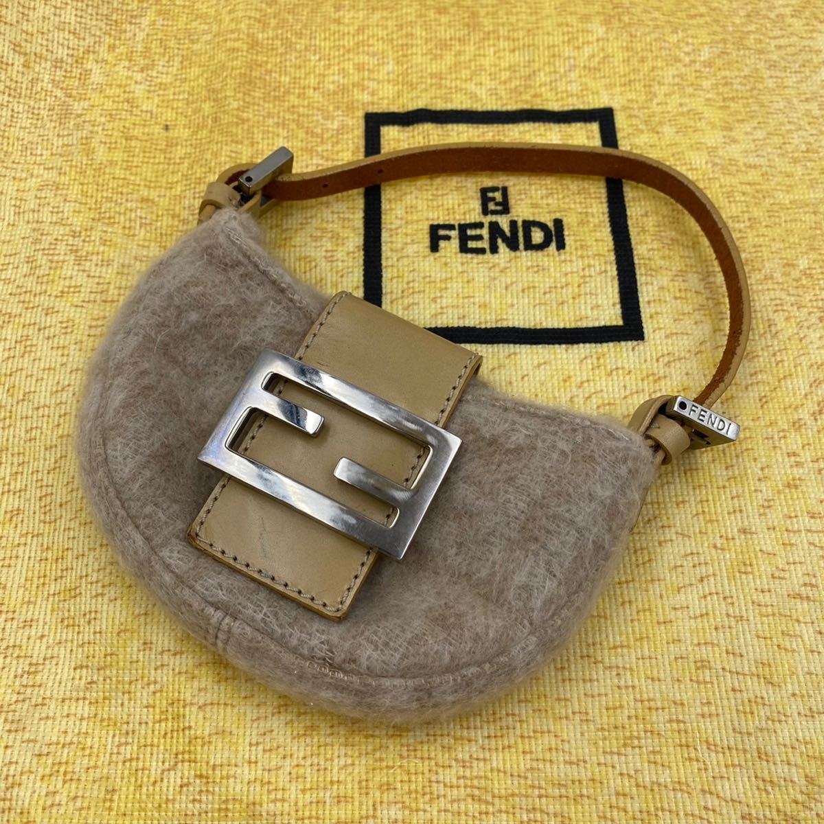 ヤフオク! -「クロワッサン バッグ」(フェンディ) (ふ)の落札相場