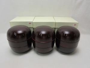 411733 【 美品 茶道具 溜塗 信玄弁当 三段弁当箱 千筋 内朱 三客揃 紙箱 】 検)懐石道具 煎茶道具 重箱 会席 茶会 お花見 蓋物 ⅲ 