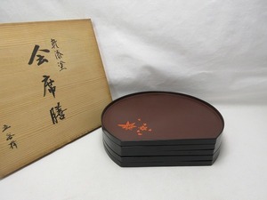 411746 【 美品 懐石道具 乾漆塗 半月膳会席膳 5枚組 紅葉蒔絵 木製漆器 共箱 】 検) 茶道具 煎茶道具 懐石盆 和道具 会席膳 来客 ⅲ 