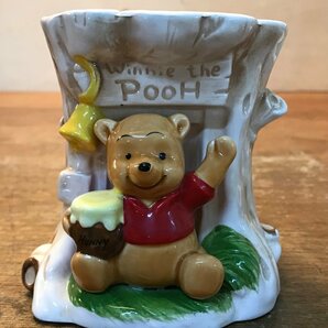 CC-8183 ■送料無料■ディズニー プーさん POOH ハウス 切り株 貯金箱 蜂蜜 熊 陶器 陶磁器 インテリア 置物 高さ:9.7cm 286g /くGOらの画像2