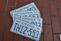 送料込み 前後セット中古実物本物 アメ車ライセンスプレートVIRGINIA WH/BUナンバー１台分２枚cartags_画像2