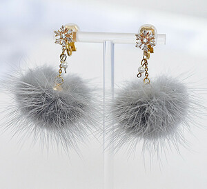  snow. flower Christmas mink fur stainless steel clip earrings gray 