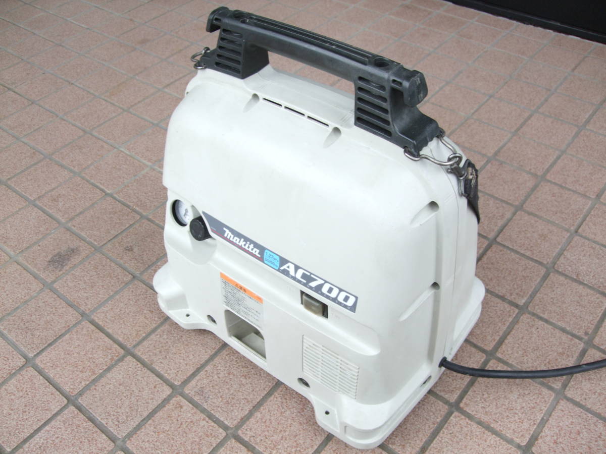 マキタ makita エアーコンプレッサー AC700 稼動品 S/N17654
