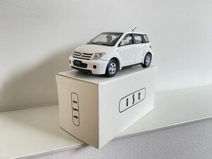 ★送料込み★トヨタ 初代イスト ist 1/24 カラーサンプル 色見本 非売品 ミニカー 056 ホワイト NCP60 白 TOYOTA