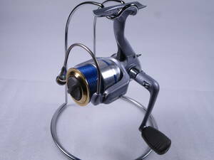 轉【日本製】 ダイワ エンブレムS 2000C DAIWA EMBLEM Made in JP グローブライド スピニングリール （検 2500 3000 2002