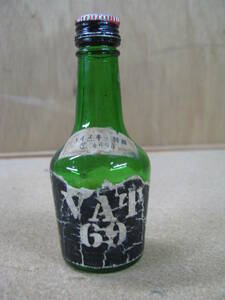  VAT69　ウイスキー　ミニボトル