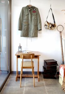 0 pretty wooden. writing desk . chair. set texture (fabric) is good wood grain school kindergarten retro Showa era Vintage old tool. gplus Hiroshima 2212i