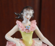 ドイツ【フォルクステット窯 ドレスデン レースドール 】踊っている少女 人形 置物_画像2