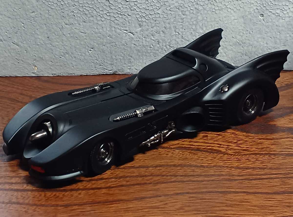 価格変更 1/18 マテル(ホットウィール)バットモービル バトルダメージ-